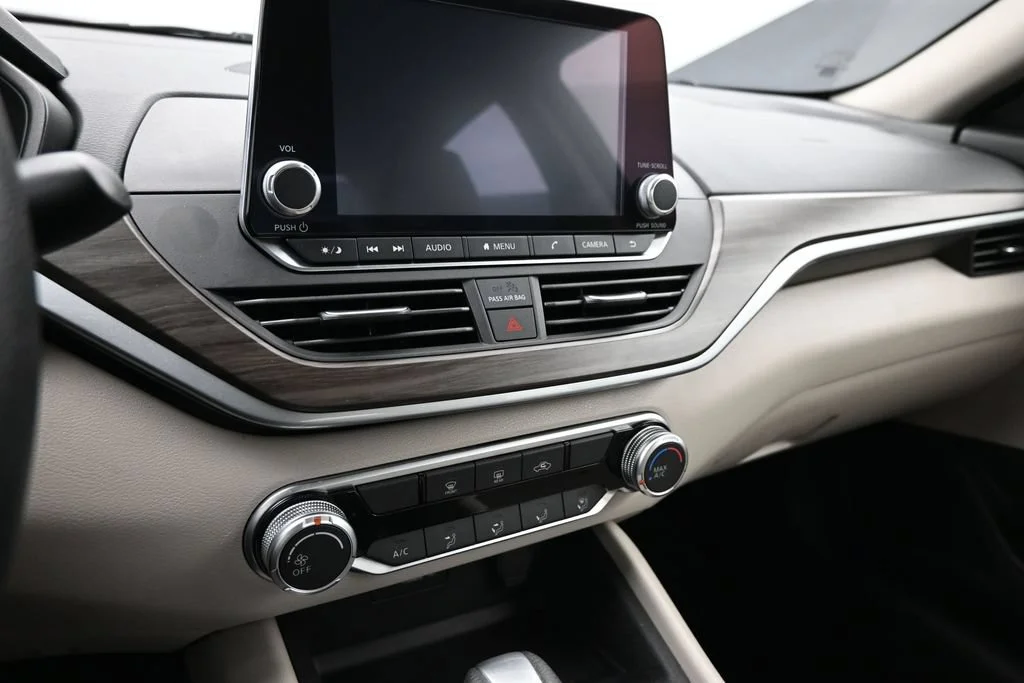 Used 2025 Black Nissan 2.5 SV image 14