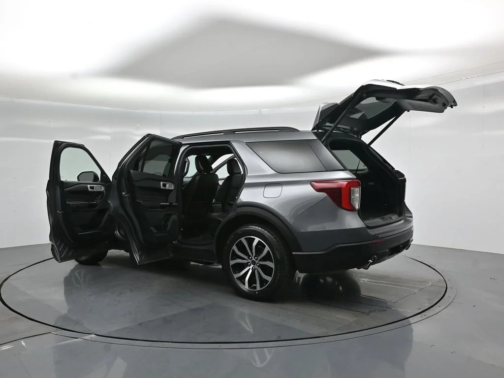 Certified Used 2022 Gray Ford ST-Line image 34