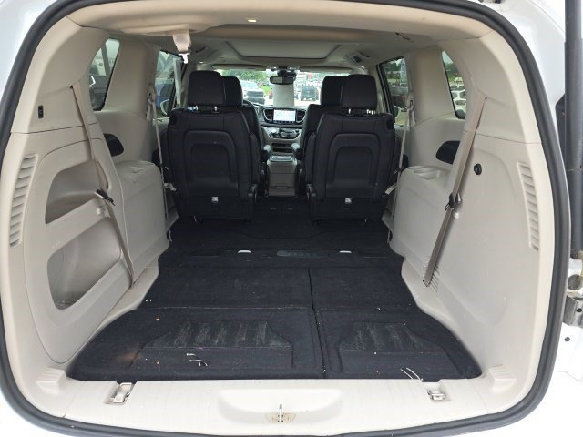 Certified Used 2022 Bright White Clearcoat Chrysler Touring L image 9