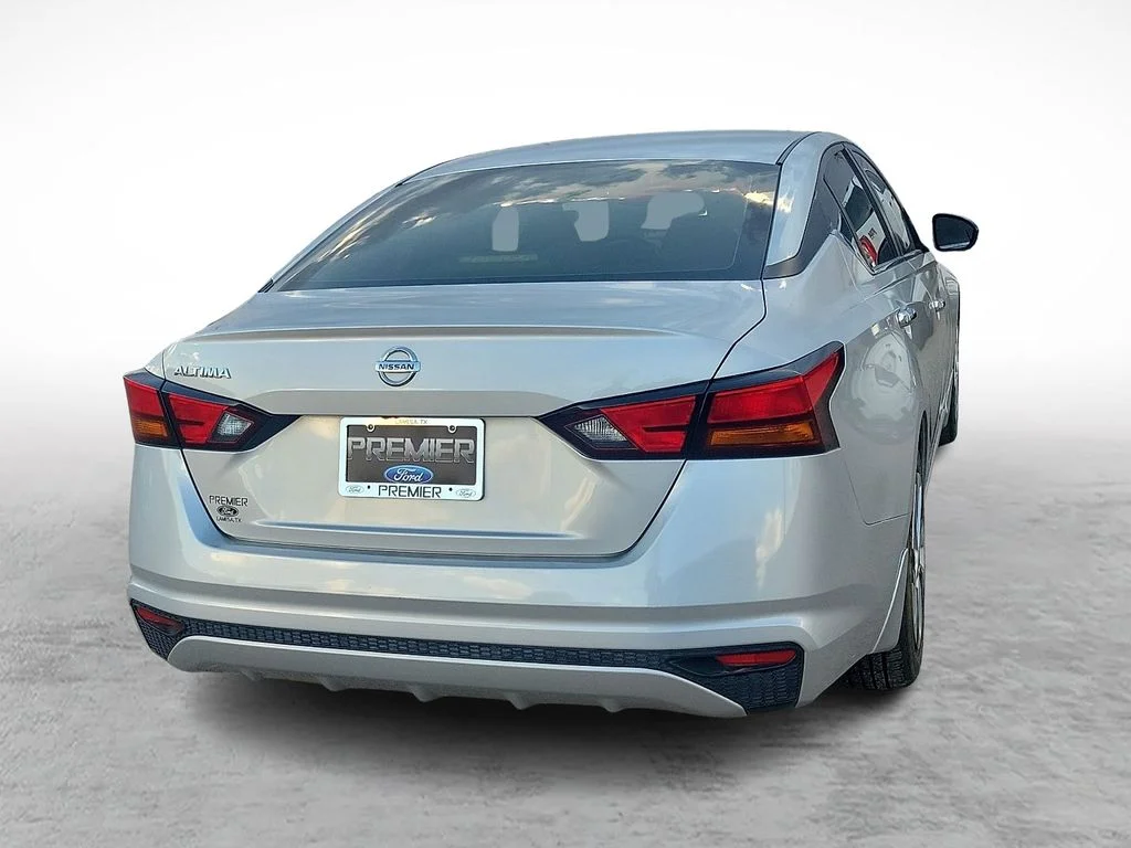 Used 2022 Silver Nissan 2.5 S image 10