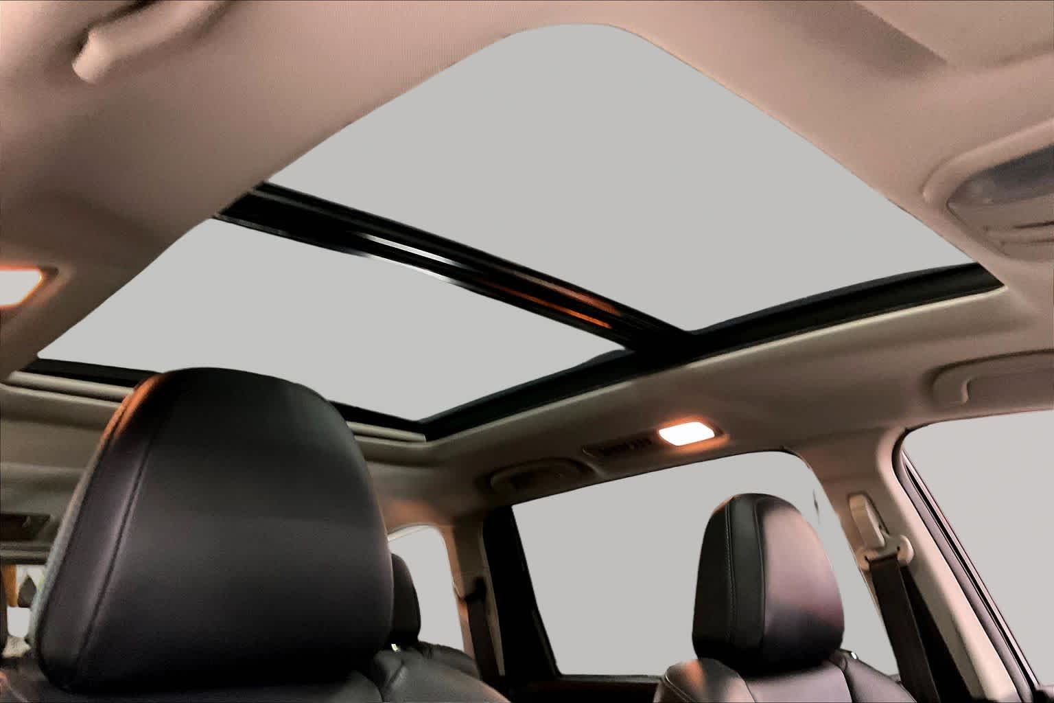 Used 2023 Crystal White Pearl Subaru Limited image 14