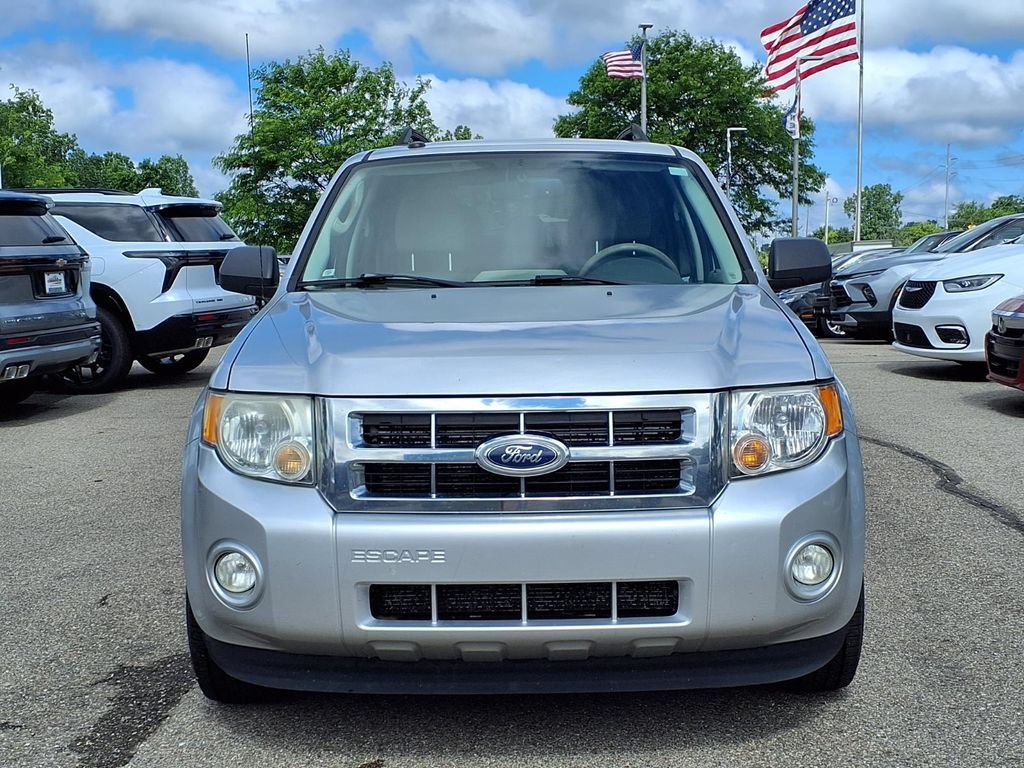 Used 2011 Ford Escape XLT with VIN 1FMCU0DG8BKB90173 for sale in Howell, MI