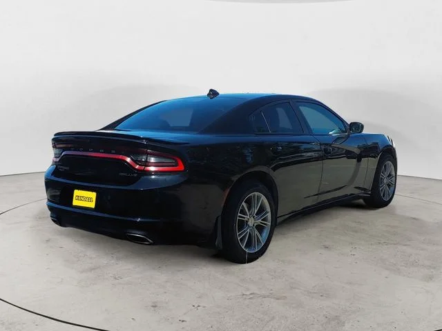 Used 2016 Pitch Black Clearcoat Dodge SXT image 5