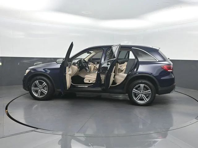 Used 2022 Blue Mercedes-Benz GLC 300 image 38