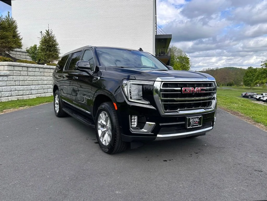 2023 GMC Yukon 4WD SLT's photo