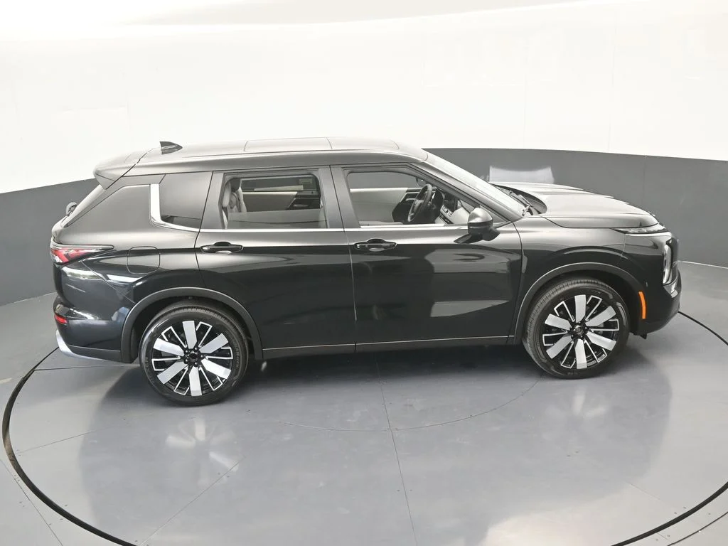 New 2026 Black Diamond Mitsubishi SE image 57