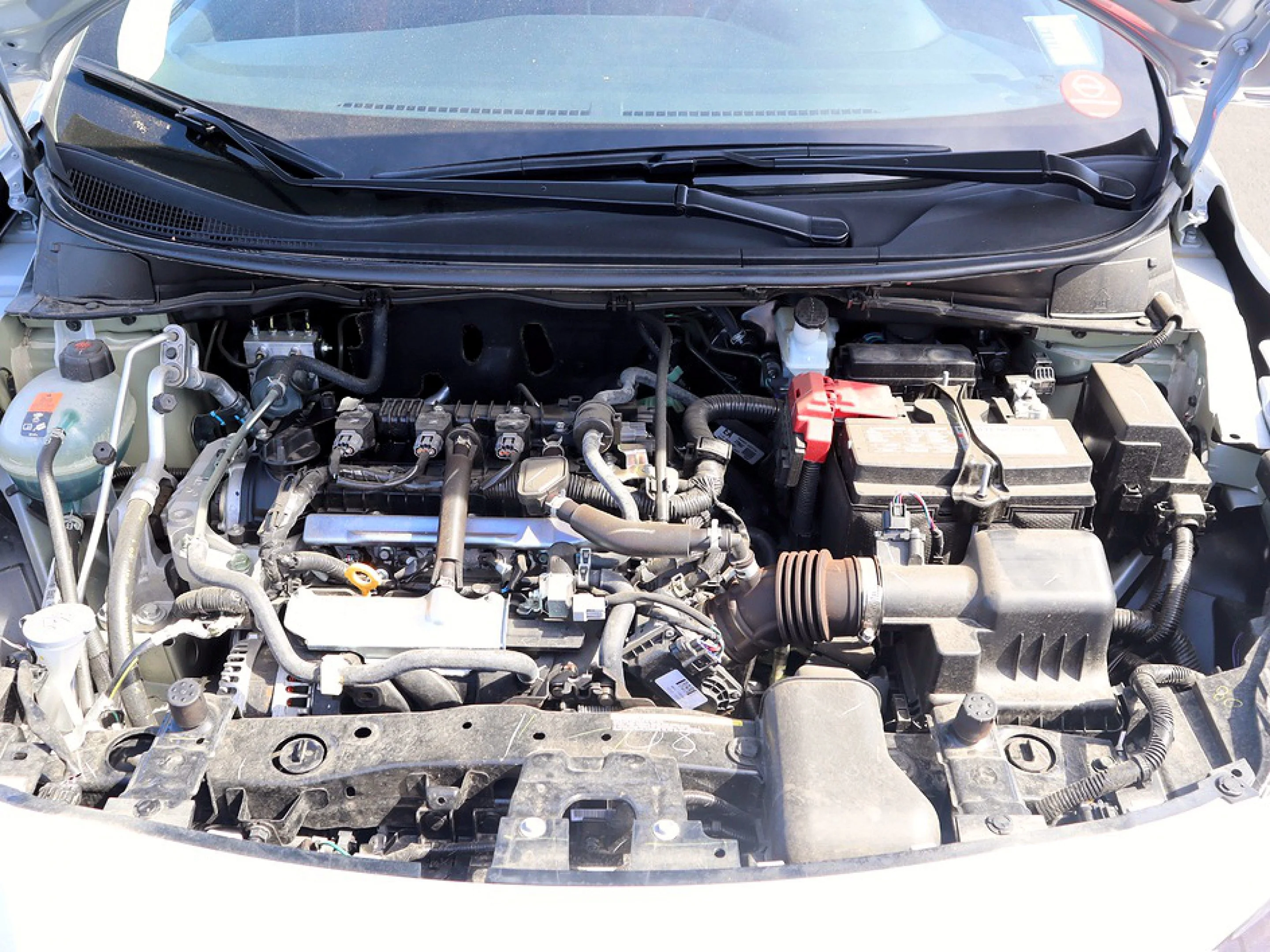 2025 Nissan Versa Sedan SR - Photo 29