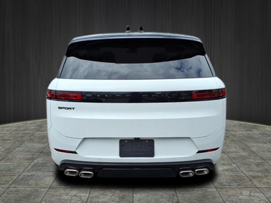 New 2026 Fuji White LAND ROVER Dynamic SE image 3