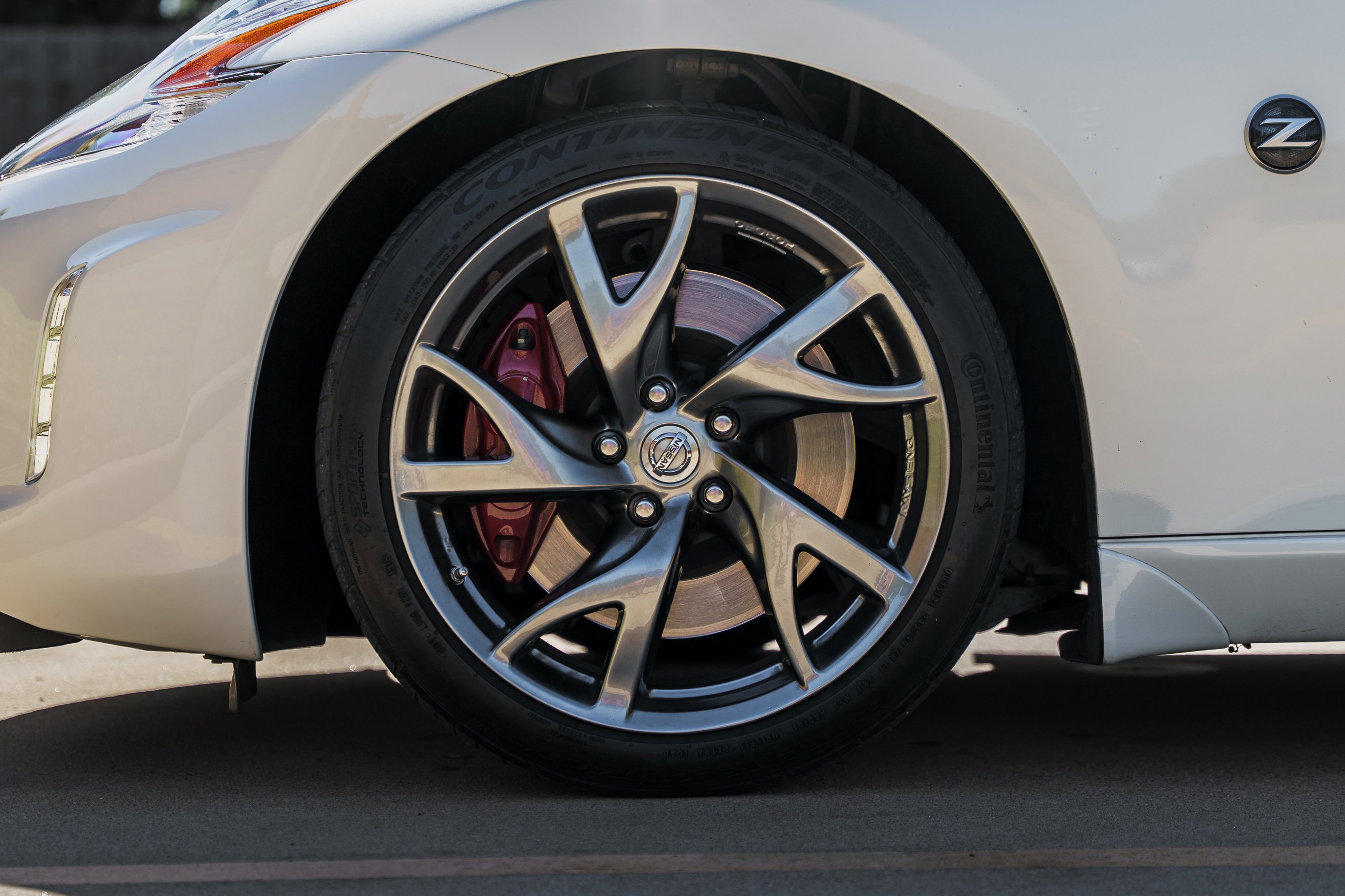 Used 2016 Pearl White Nissan Sport image 23