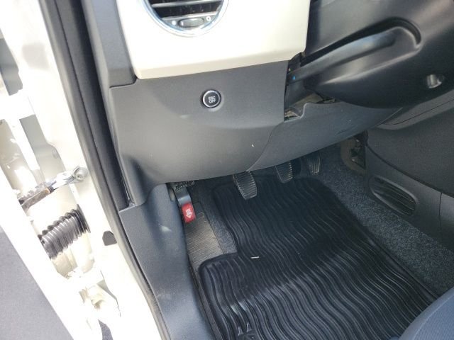 Used 2015 White FIAT Pop image 19