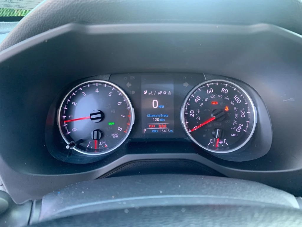 Used 2020  Toyota XLE Premium image 31