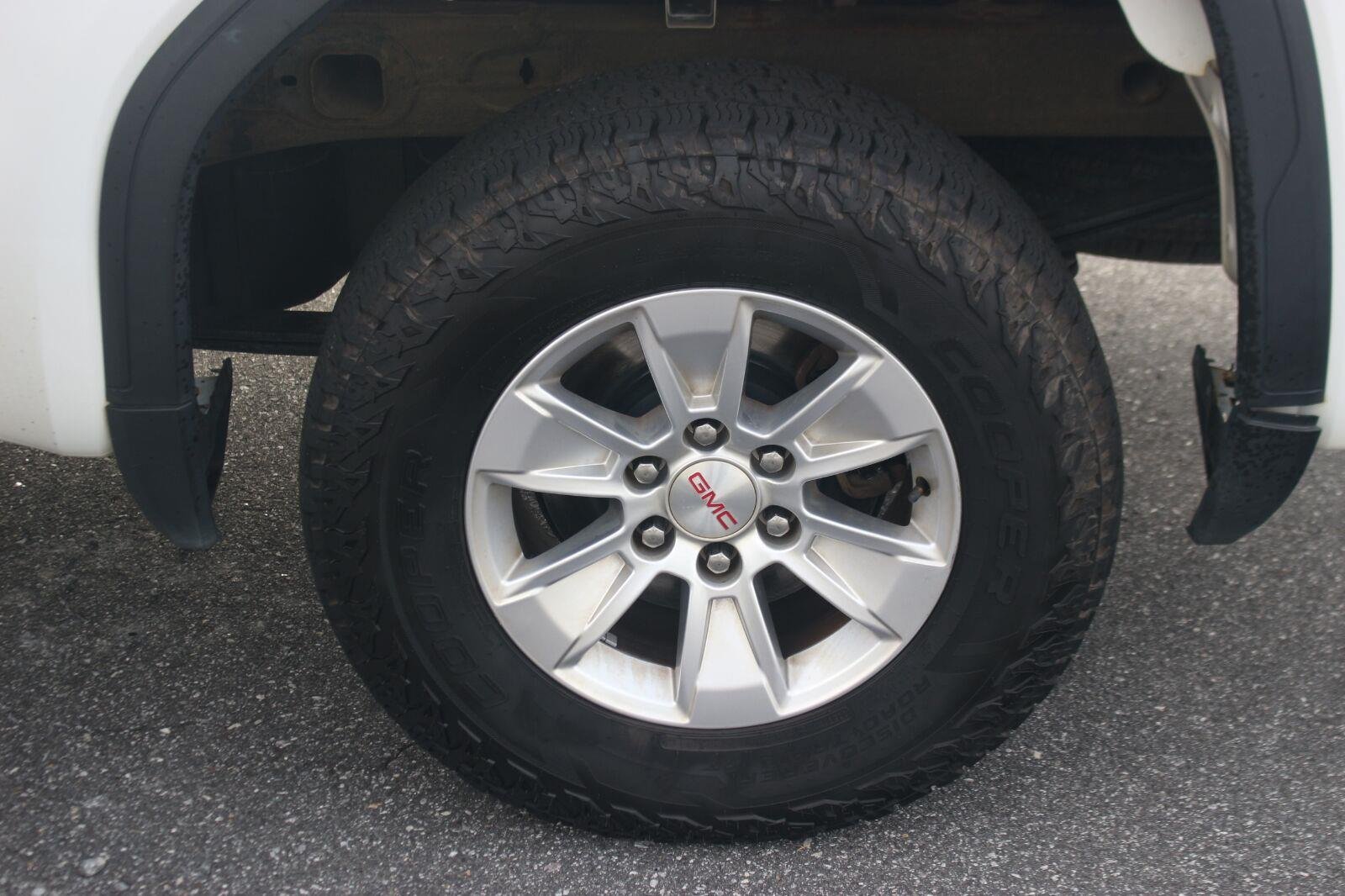 Used 2020 SUMMIT WHITE GMC 4WD Double Cab 147" image 35