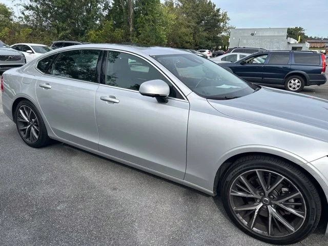 Used 2018 Silver Volvo T5 Momentum image 7