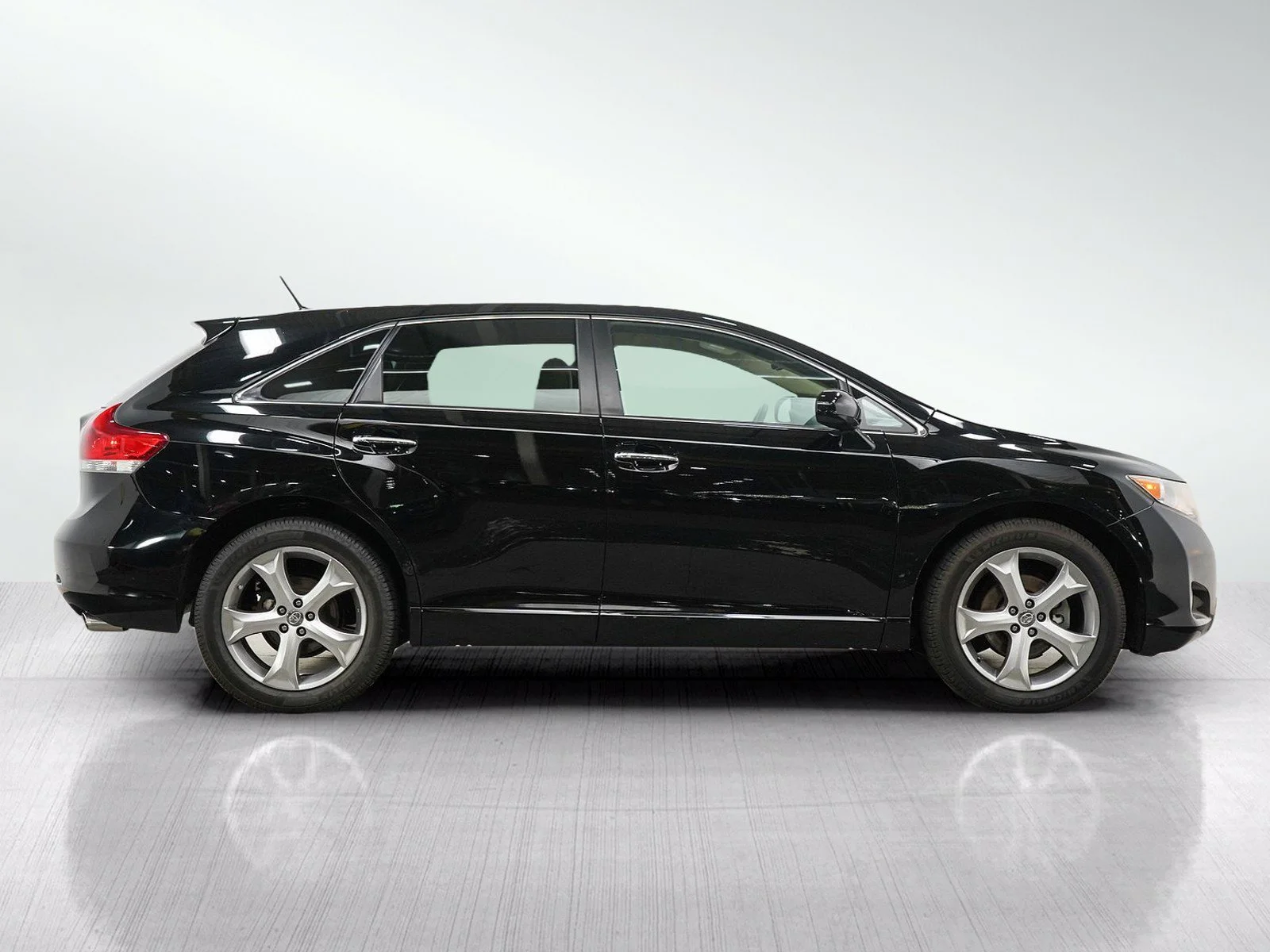 Used 2009 Black Toyota wagon 4d image 6