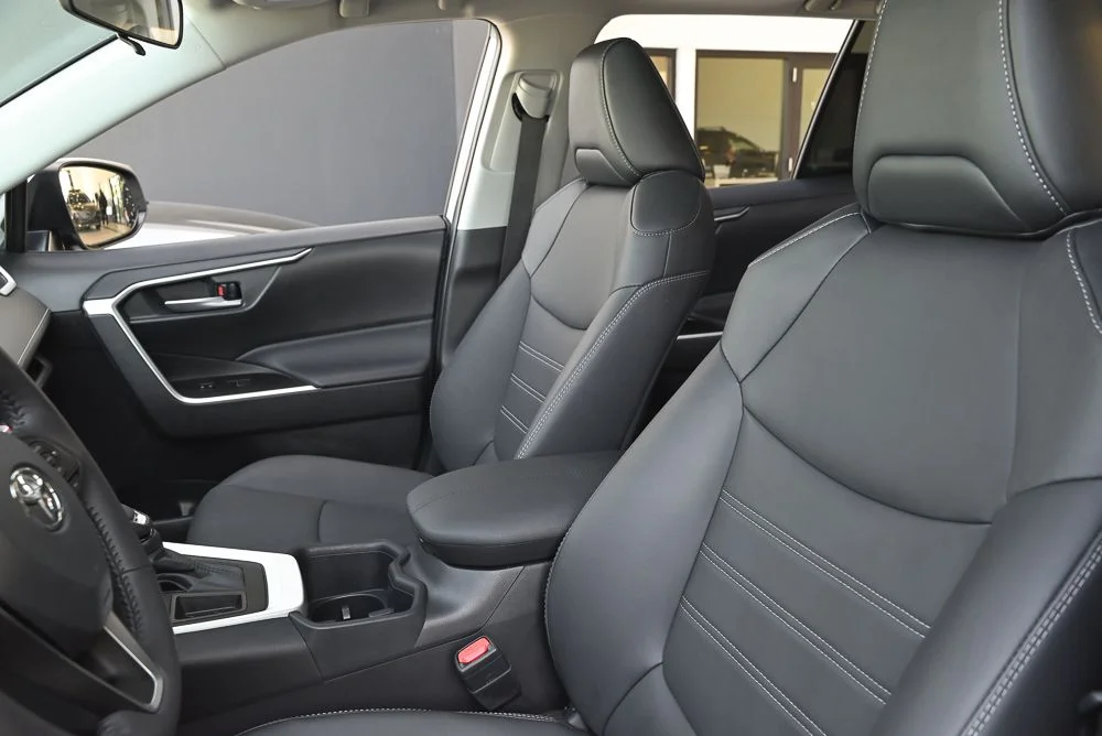Used 2025 Silver Toyota XLE Premium image 11