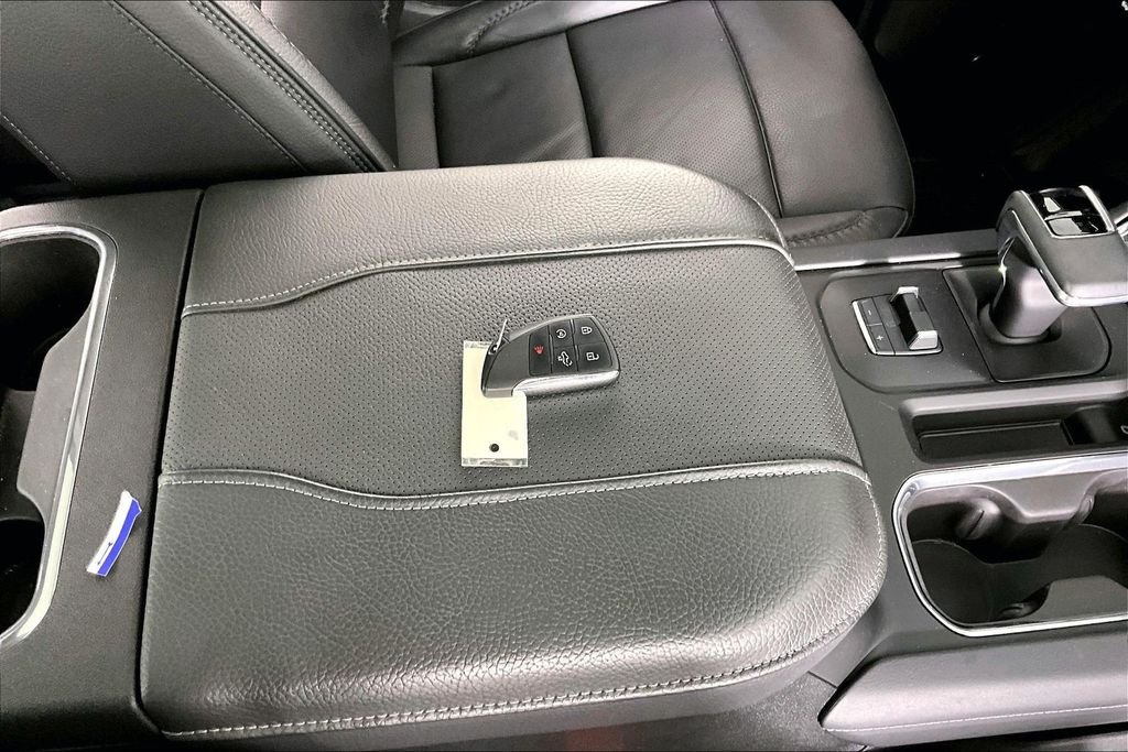 Used 2024 White GMC Denali image 33