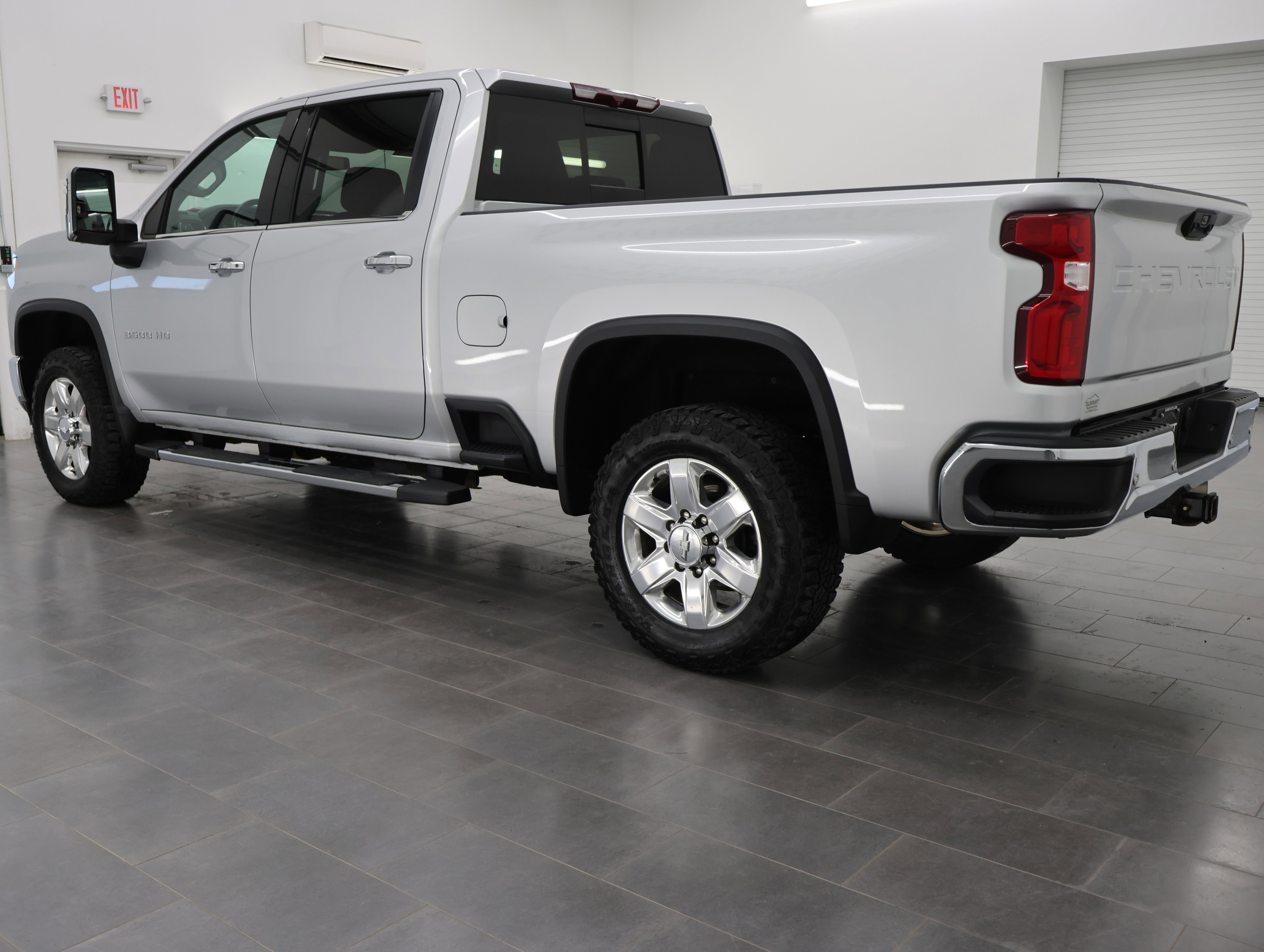 Used 2020 Silver Ice Metallic Chevrolet LTZ: CREW-SHORT-LTZ-Z71-DIESEL-4WD-NAV-HEAT/COOL SEATS-1 OWNER image 6