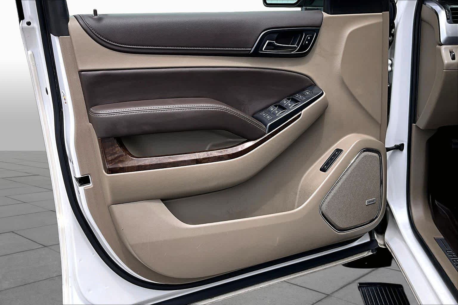 Used 2019 Iridescent Pearl Tricoat Chevrolet LT image 21