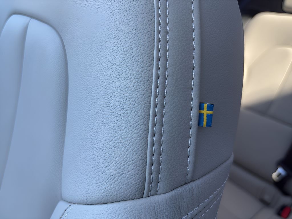 2026 Volvo XC40 Plus - Photo 14