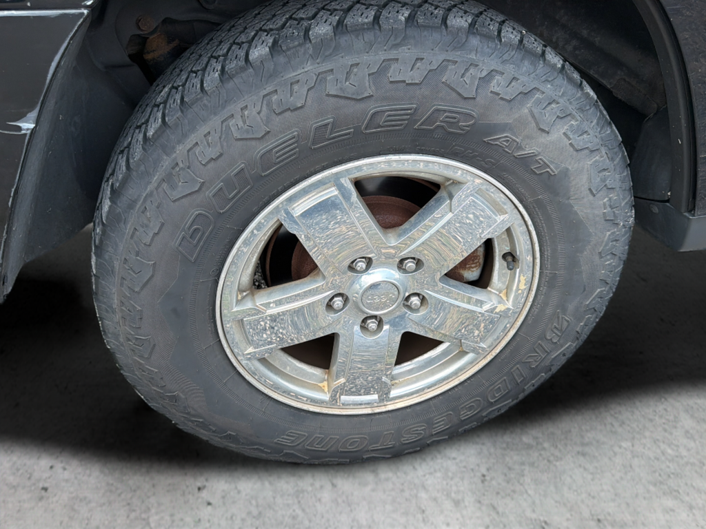 Used 2006 Black Jeep Laredo image 19