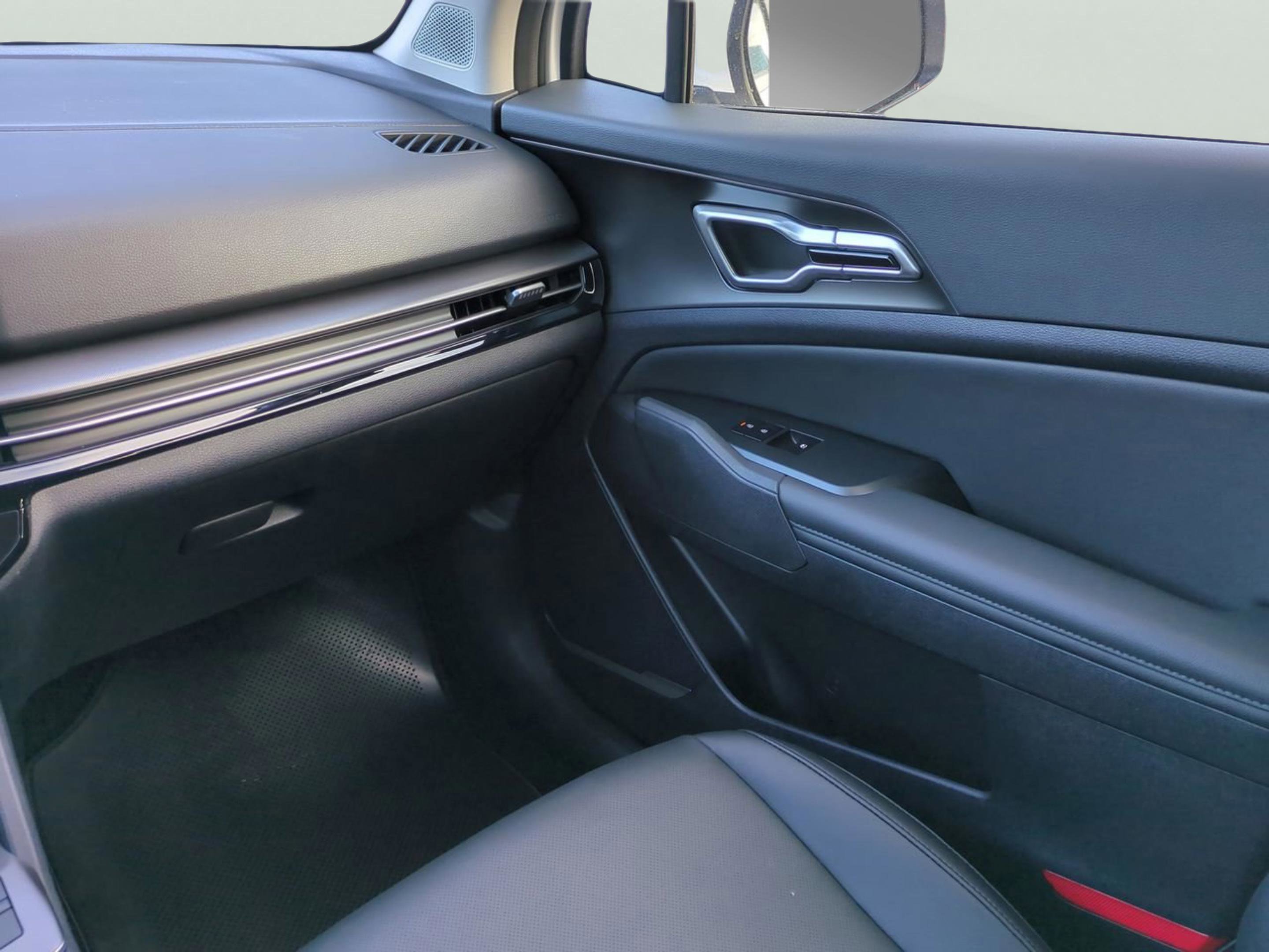 New 2026 Glacial White Pearl Kia EX image 19