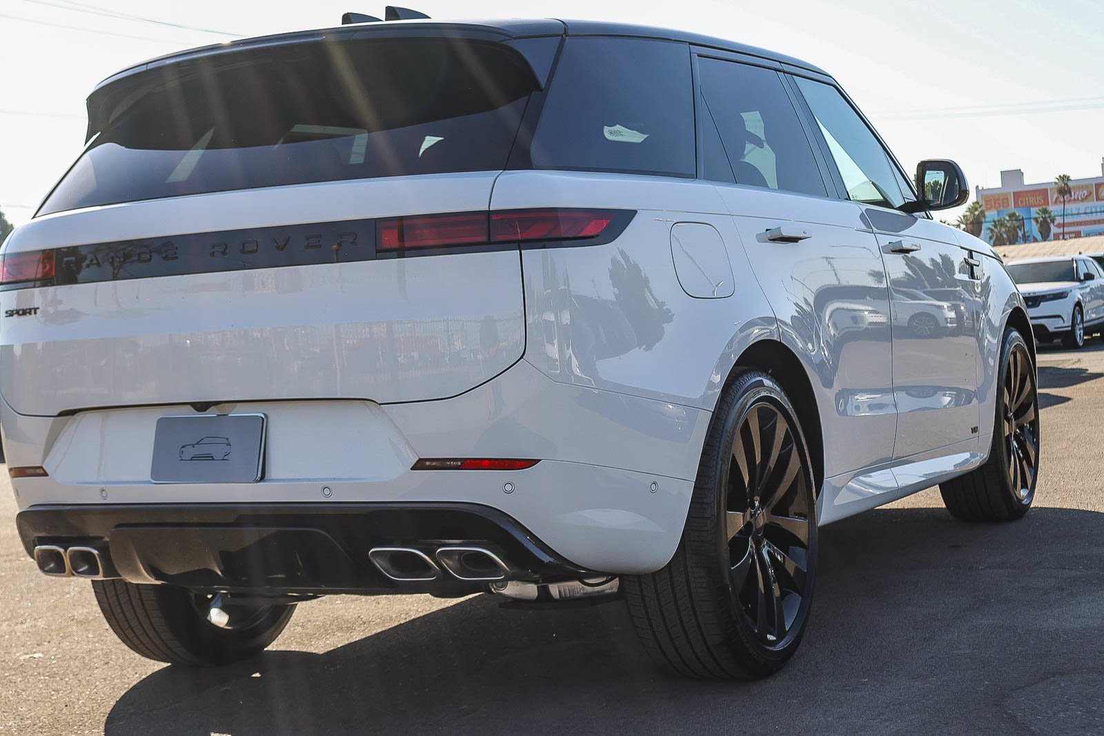New 2026 Fuji White LAND ROVER Dynamic SE image 5