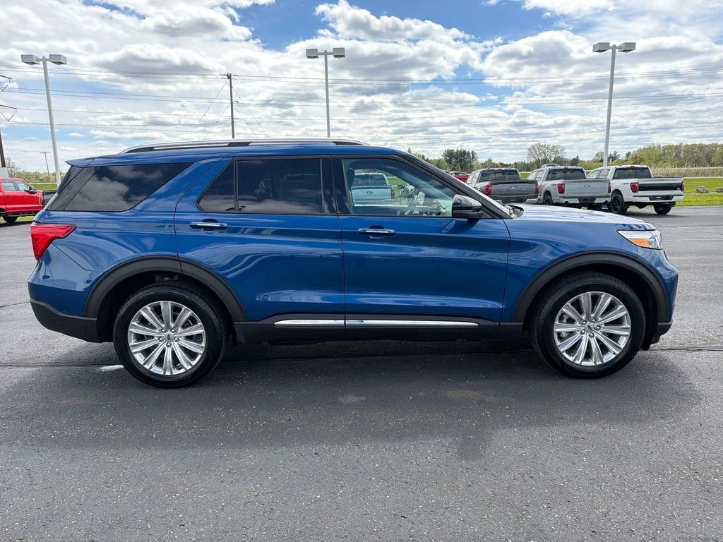 Used 2023 Blue Ford Limited image 6