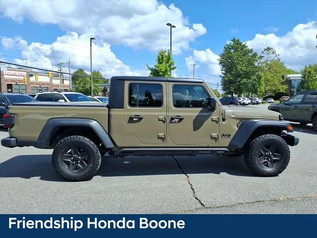 Used 2020 Green Jeep Sport image 8