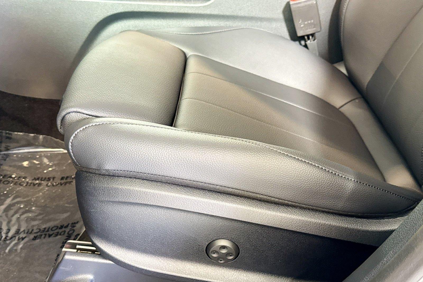 New 2026 Mountain Grey Metallic Mercedes-Benz GLB 250 image 17