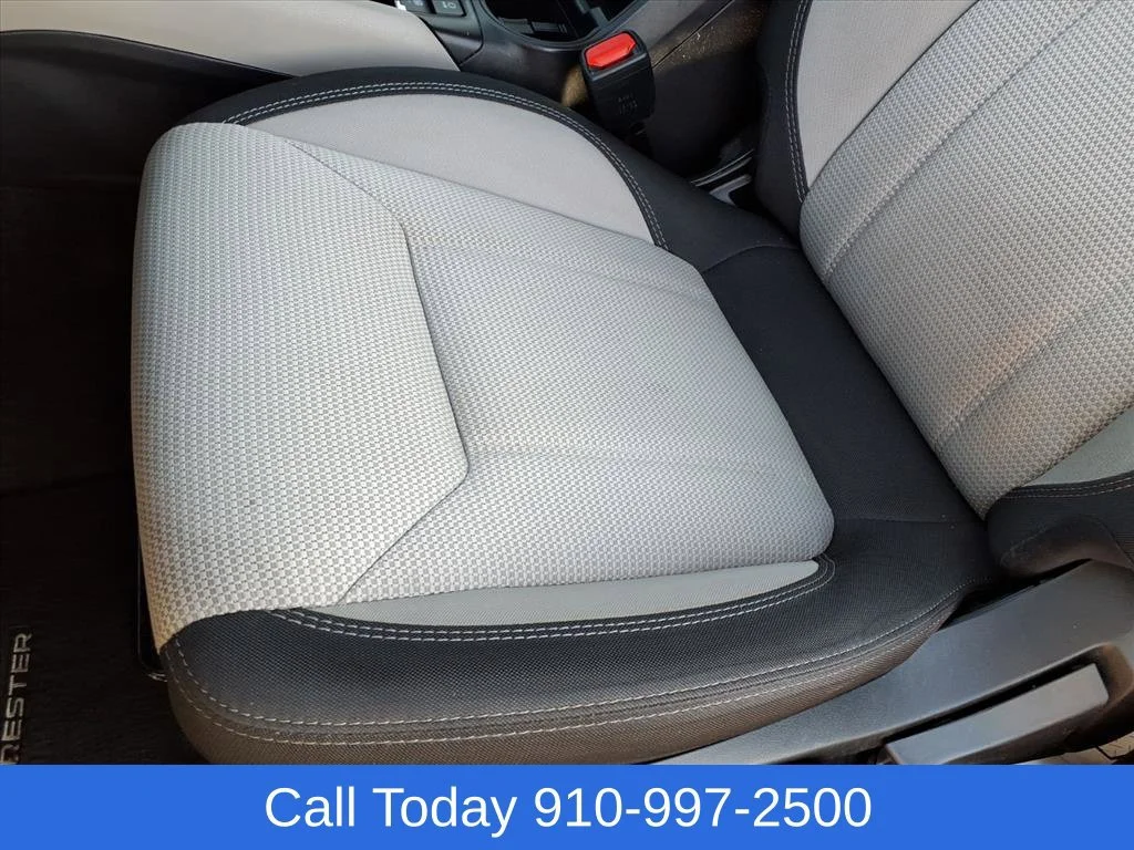 Used 2023 White Subaru  image 10