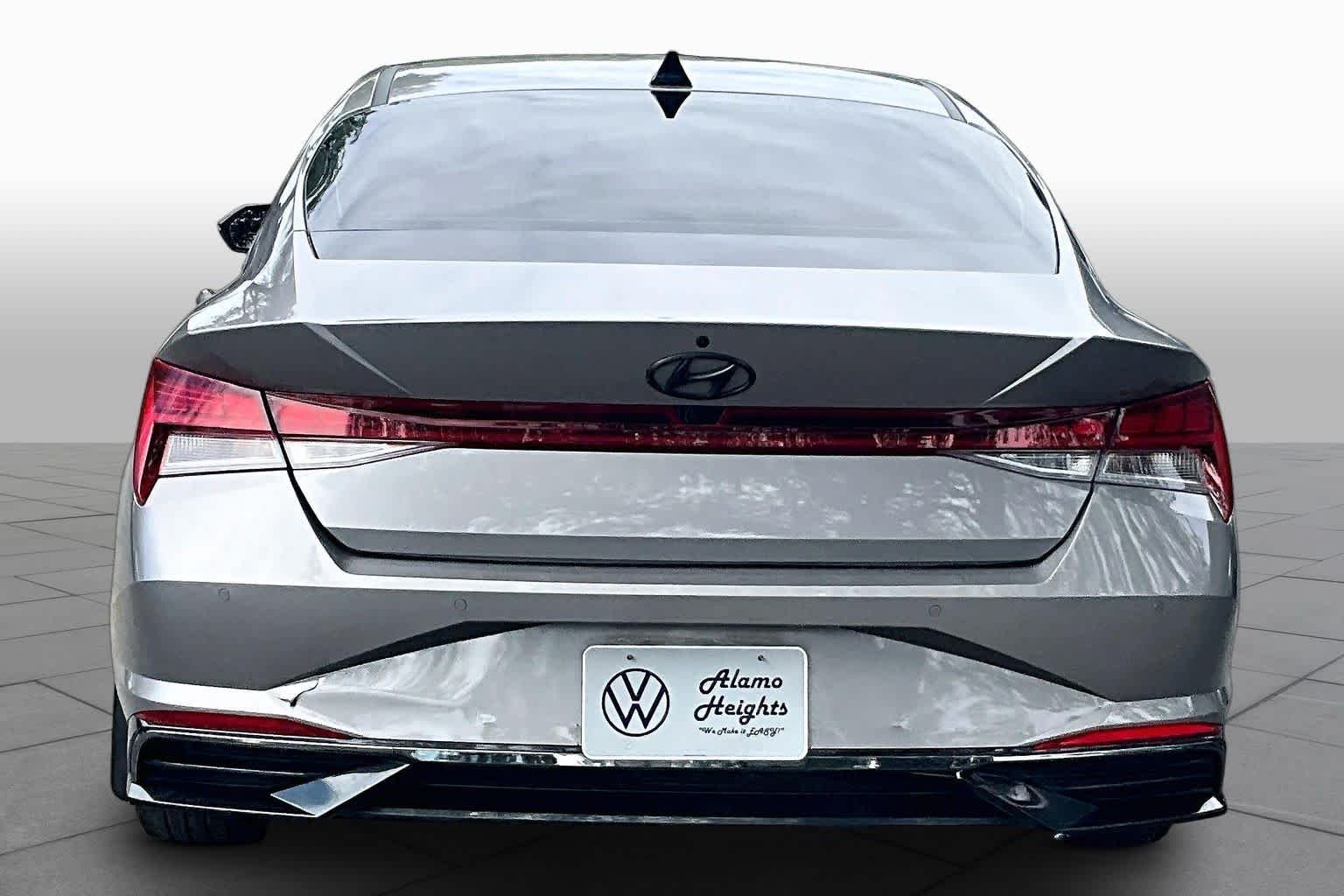 Used 2023 Fluid Metal Hyundai Limited image 5