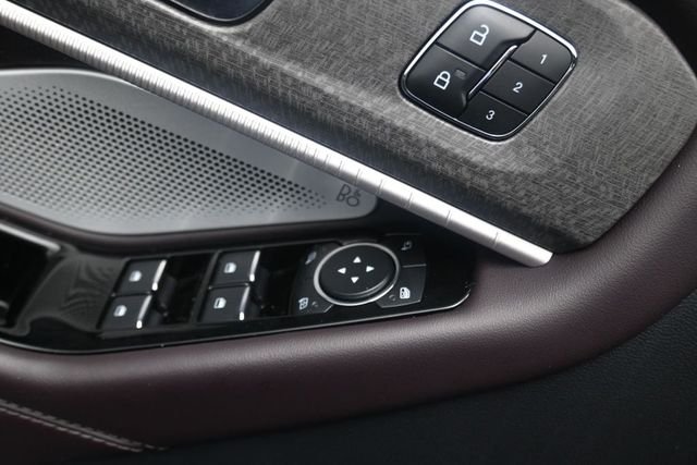 Used 2025 Black Metallic Ford Platinum image 16