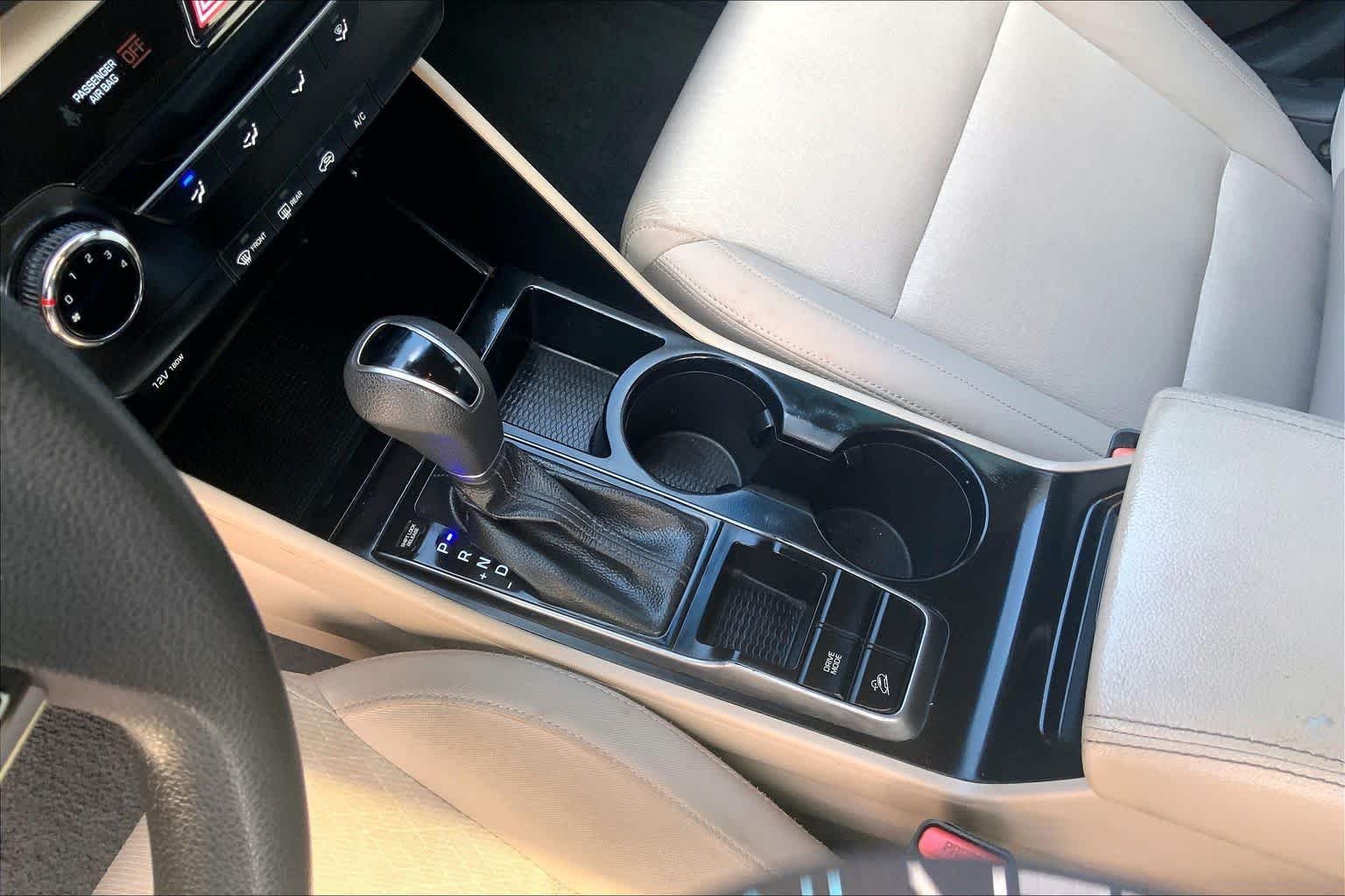 Used 2017 Ruby Wine Hyundai SE image 17