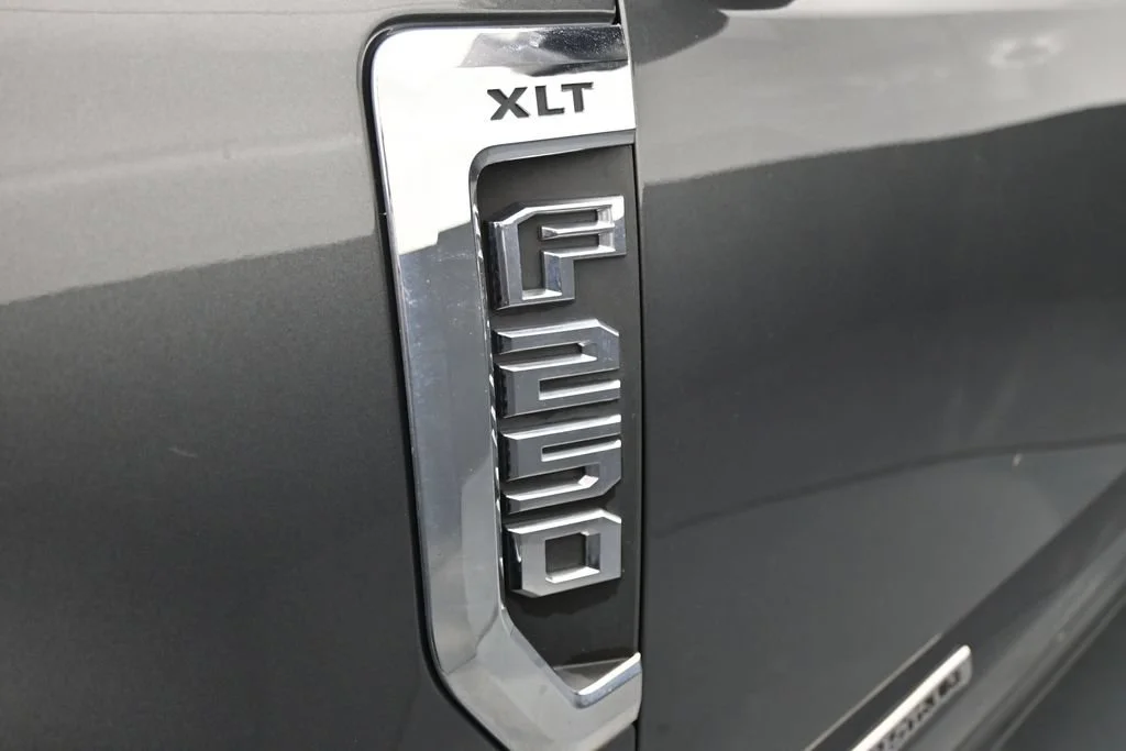 Used 2018 Gray Ford XLT image 9