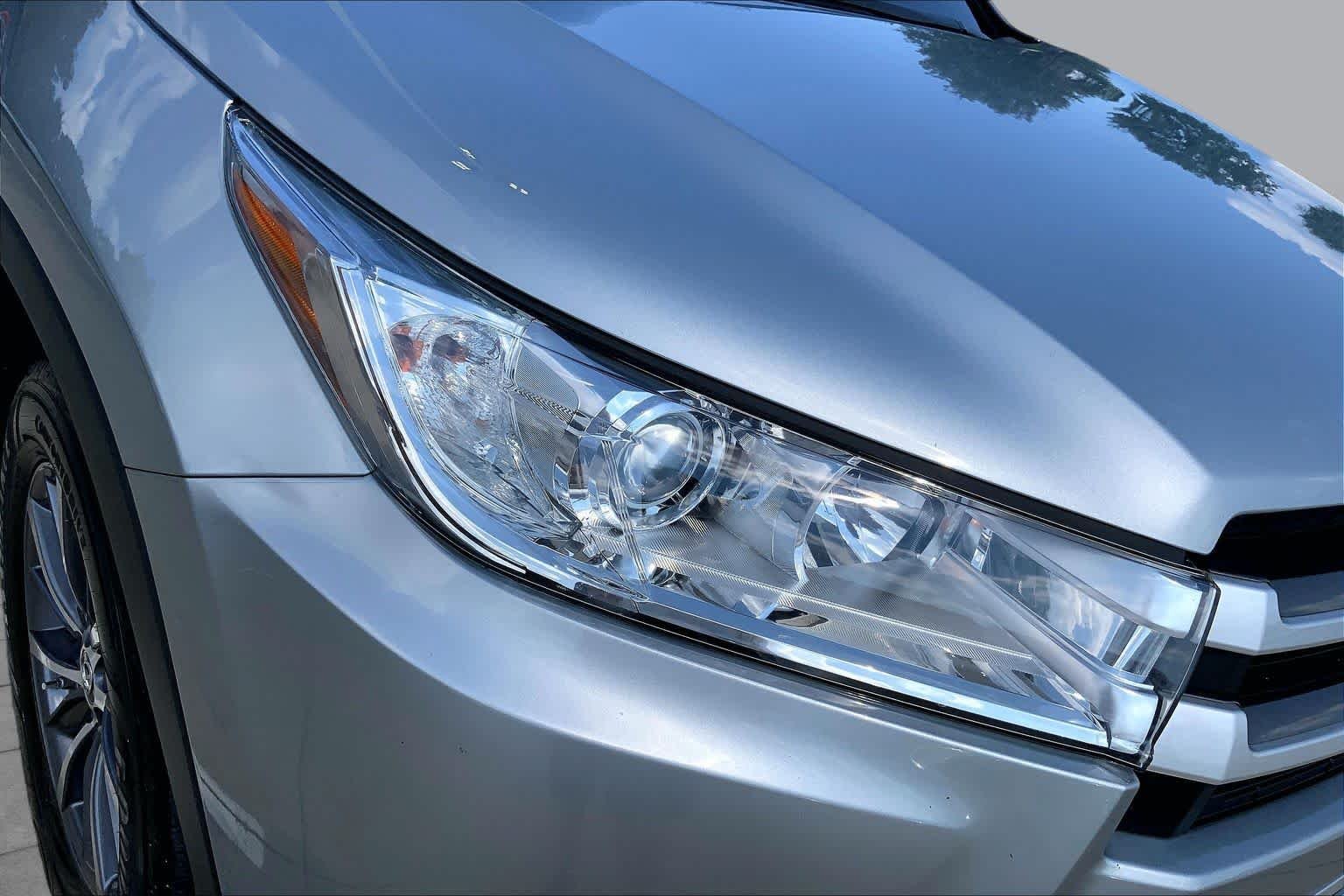 Used 2019 Celestial Silver Metallic Toyota XLE image 27