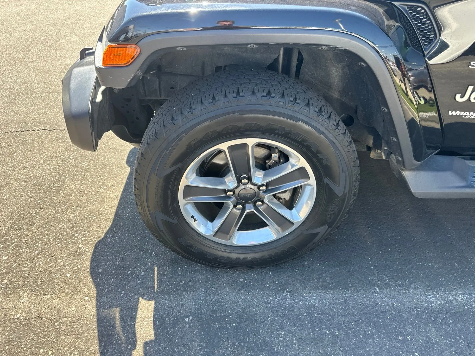 2020 Jeep Wrangler Unlimited Sahara - Photo 6