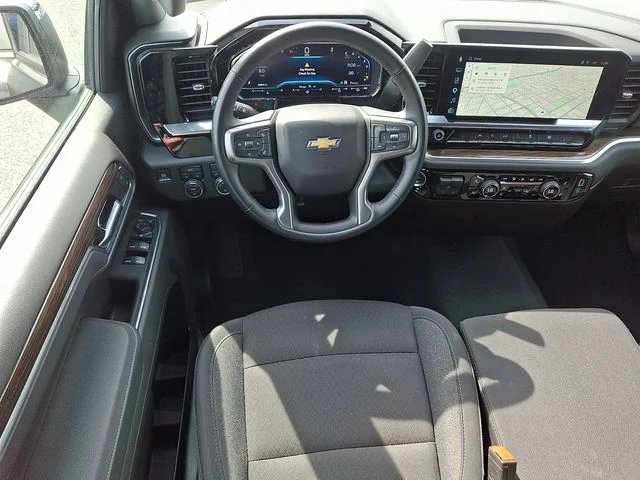 Used 2025 Black Chevrolet LT image 11