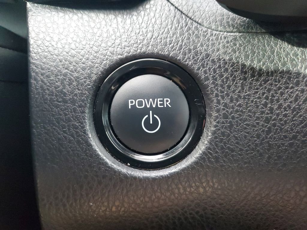 Used 2025  Toyota SE image 23