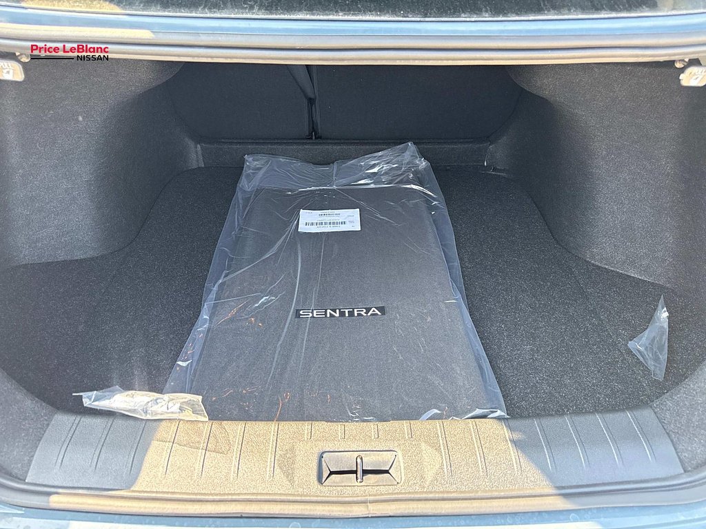 New 2026 Atlantic Gray Metallic / Super Black Two-tone Nissan SR image 7