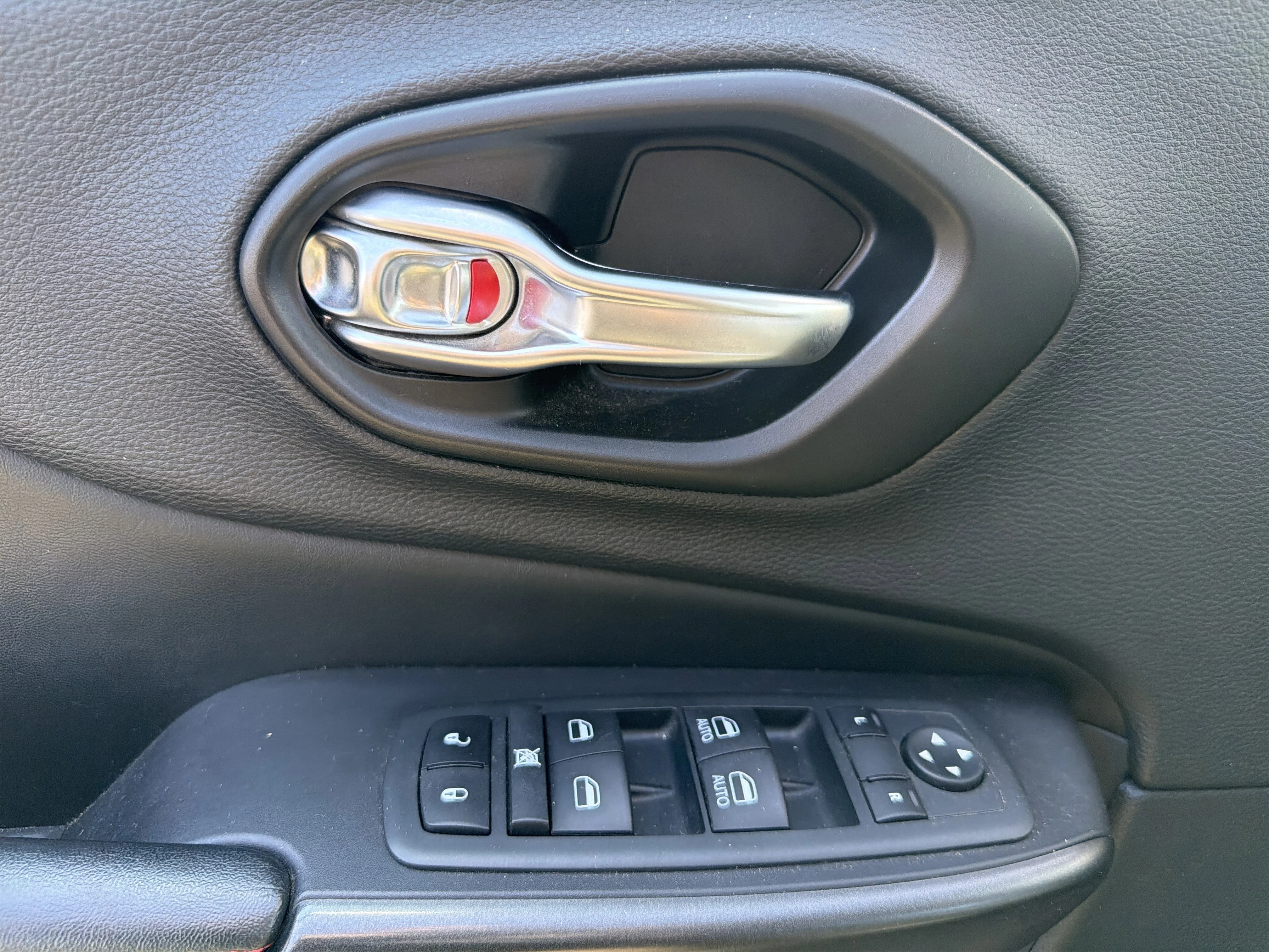 Used 2020 Light Brownstone Pearlcoat Jeep Trailhawk image 18