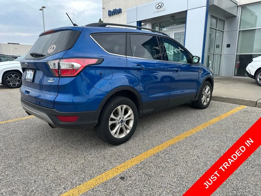 Used 2018 Blue Ford SE image 4