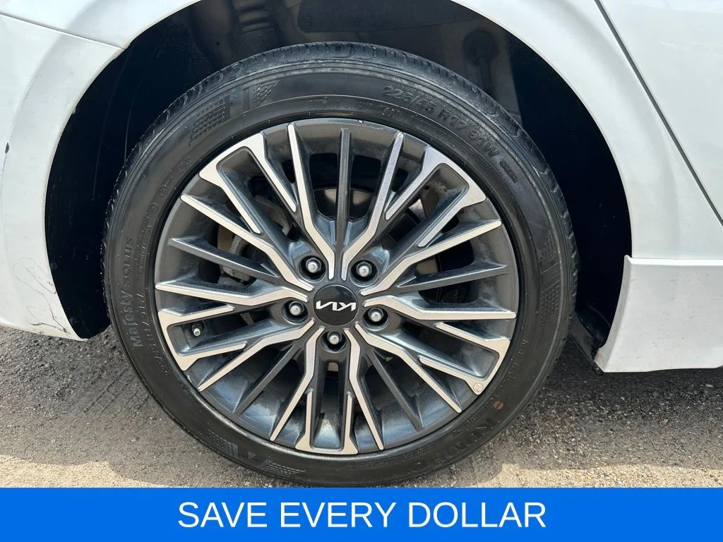 Used 2024 White Kia GT-Line image 21