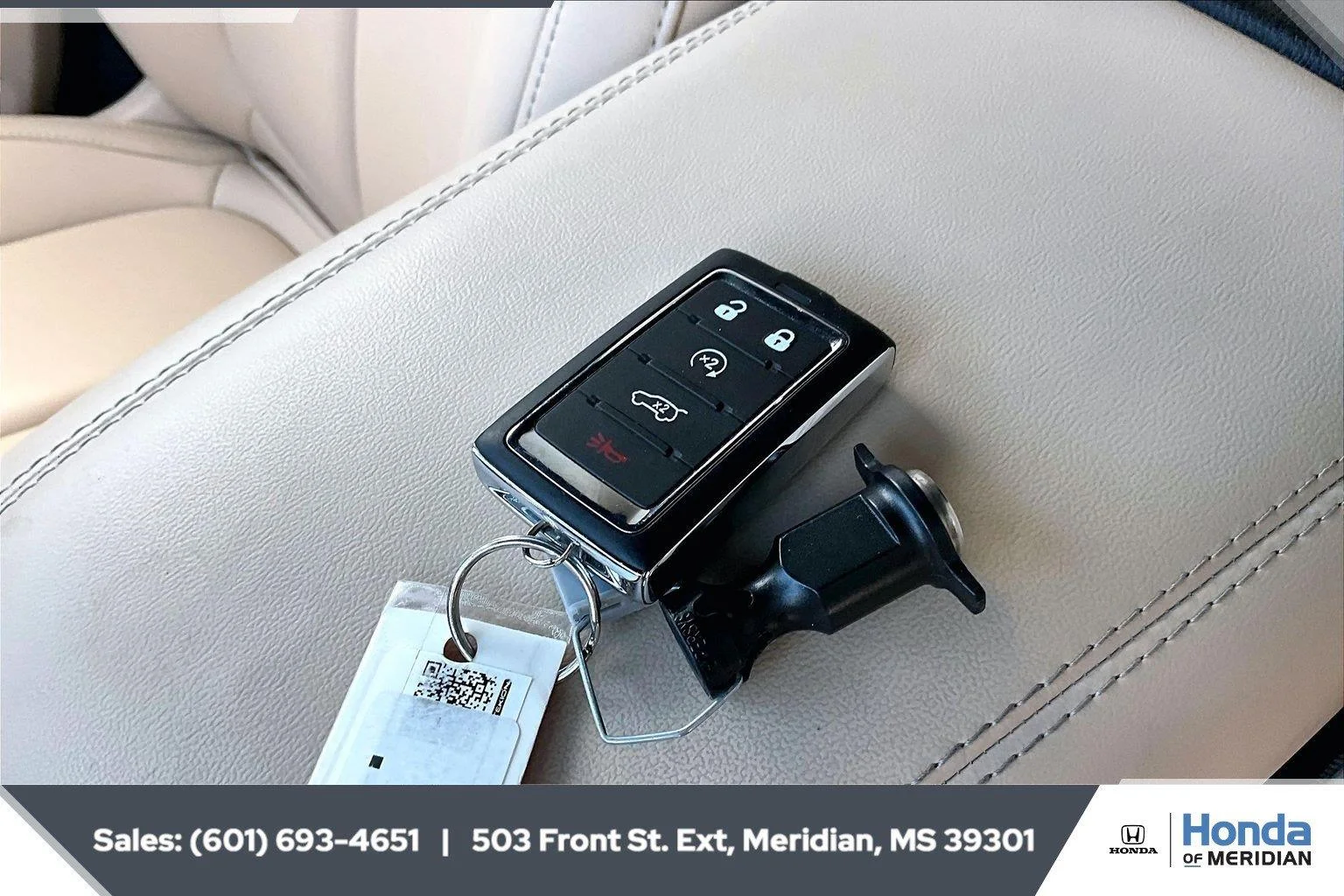 Used 2025 Baltic Gray Metallic Clearcoat Jeep Limited image 9