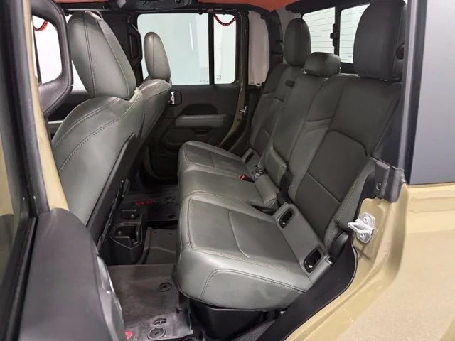 Used 2025  Jeep Mojave image 32