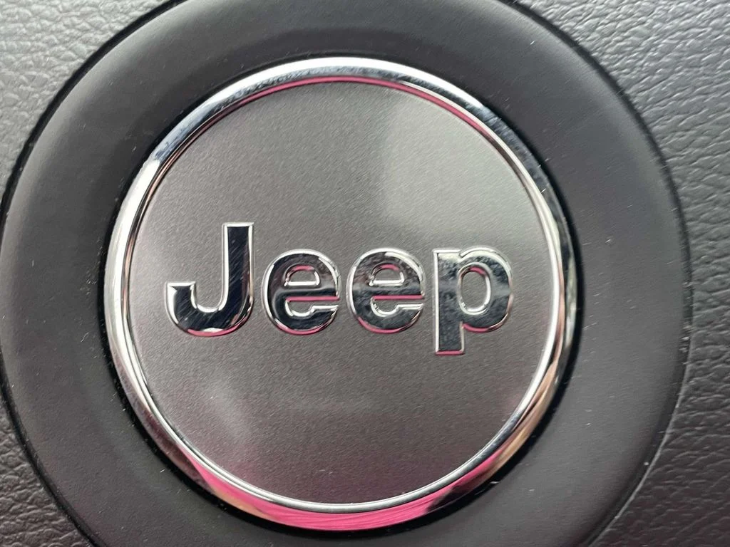 Used 2020 Black Jeep Overland 4x4 image 32