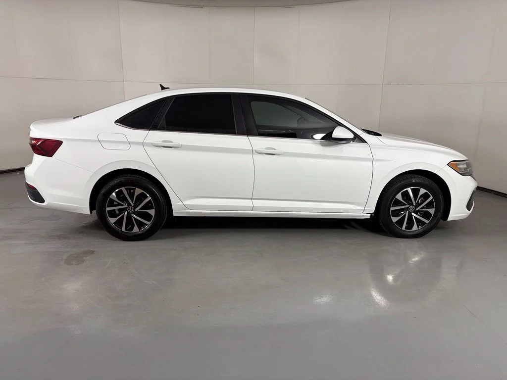 Used 2022  Volkswagen 1.5T S image 9