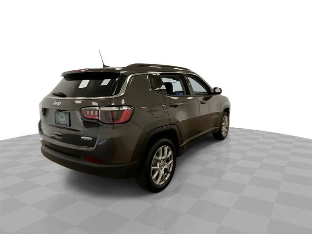 2022 Jeep Compass Latitude Lux 4x4, photo 9 of 12