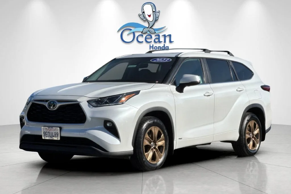 Used 2023 Wind Chill Pearl Toyota Bronze Edition image 9