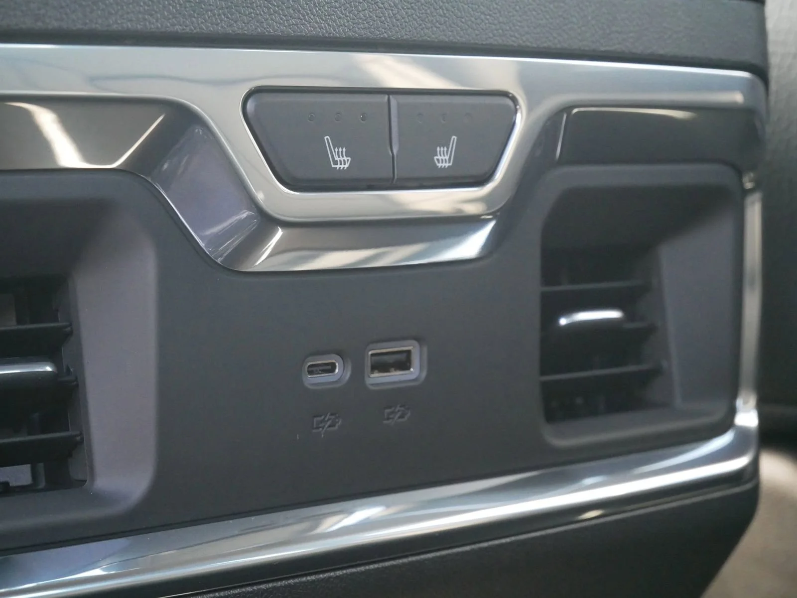 2026 GMC Sierra 3500HD Denali - Photo 8