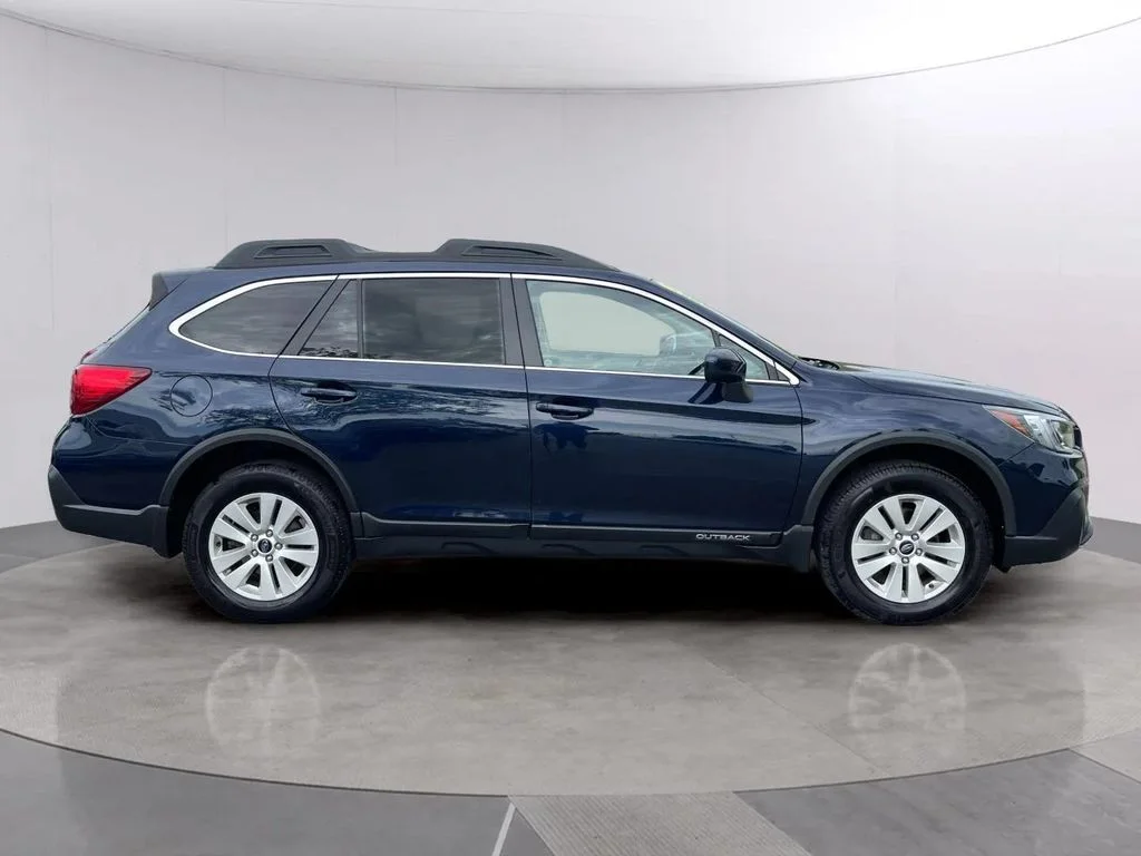 Used 2018 Dark Blue Pearl Subaru 2.5i Premium image 6